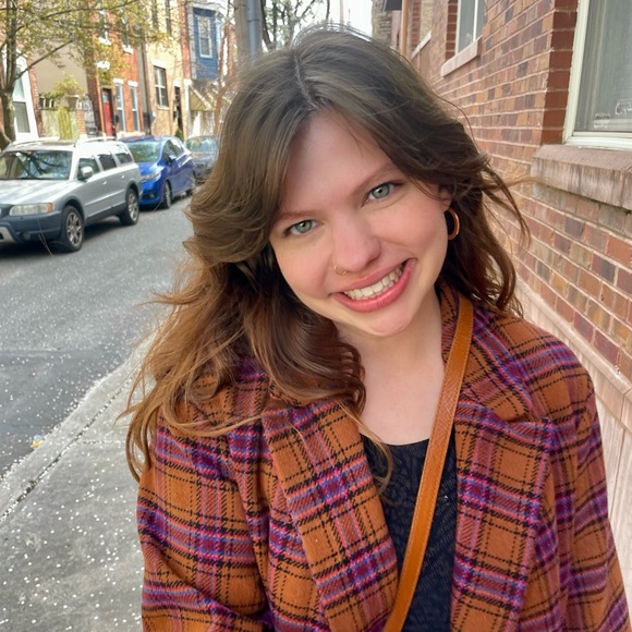 Meet your Posher, Claire - Picture 1 of 1